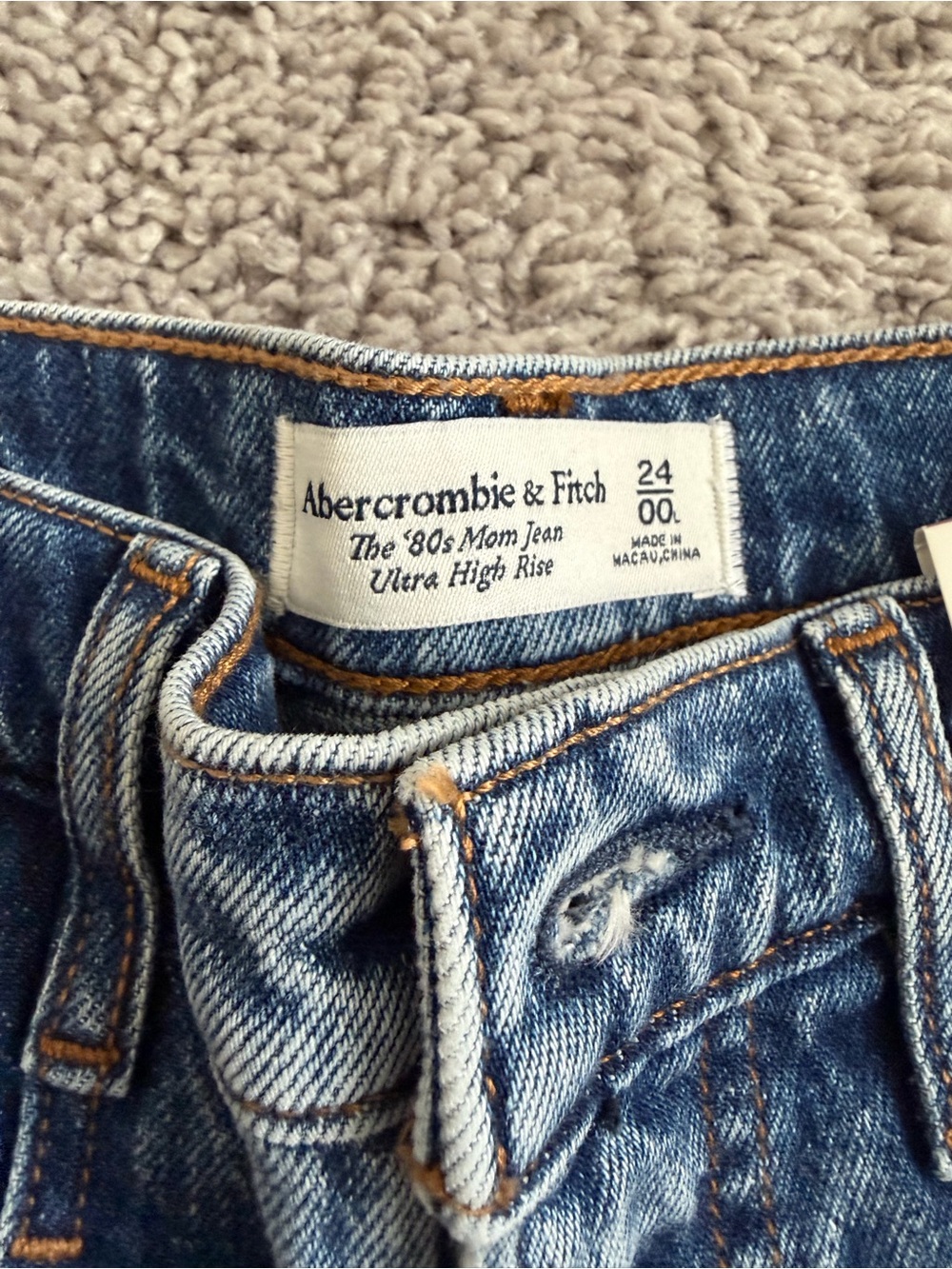 Abercrombie & Fitch The 80’s Mom Jean Ultra High Rise‎ Denim - Picture 5 of 7